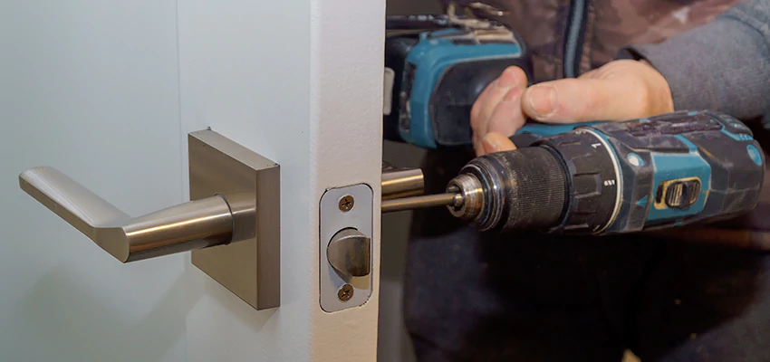 Broken Door Handle Lock Repair in Santa Paula, California